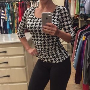 Fitted houndstooth top